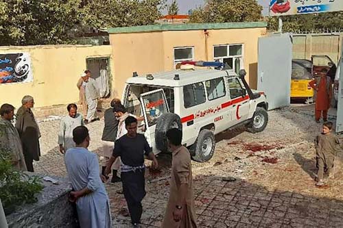 Atentado suicida em mesquita no Afeganistão deixa ao menos 55 mortos