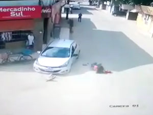 VÍDEO: Homem embriagado é preso após atropelar mãe e filha em Rio Largo