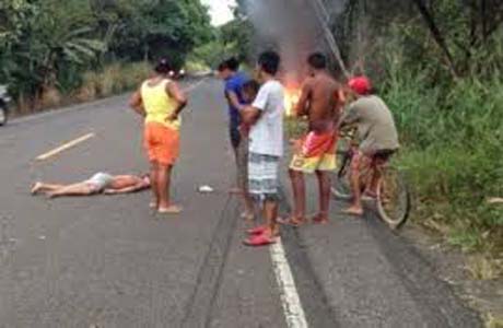 Homem passa mal, cai em estrada e morre atropelado por caminhão em Igaci