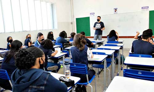 Volta às aulas na rede estadual e ensino dá adeus ao ensino contínuo