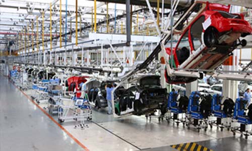 Produção industrial no Brasil tem maior recuo para março desde 2006