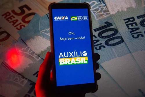Governo federal inclui mais 450 mil famílias no Auxílio Brasil
