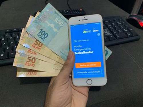 Bolsonaro quer auxílio até o final do ano com parcelas de R$ 300 