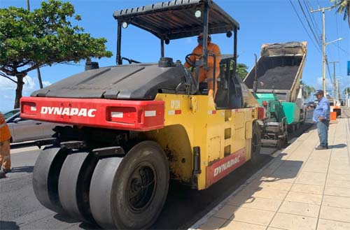 Prefeitura recupera pista de rolamento da Avenida Assis Chautebrian