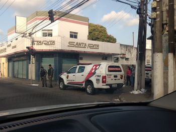 Polícia interdita rua no Farol para cumprir mandados de busca e apreensão