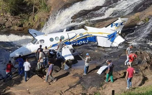 Cantora Marília Mendonça morre após queda de avião em Minas Gerais