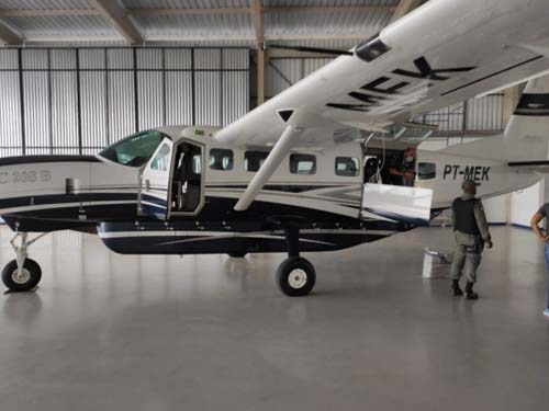 PF apreende em avião 650kg de cocaína dentro de sacos de açúcar de usina de AL