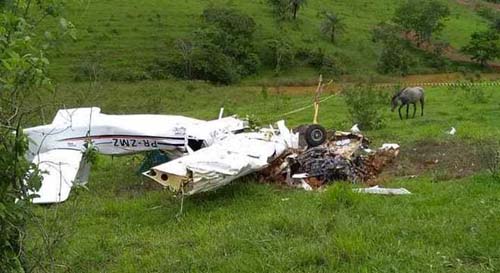 Queda de avião mata cinco pessoas em MG