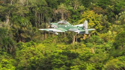 Força Aérea Brasileira encontra aeronave desaparecida no interior do Amazonas e resgata corpos de pilotos