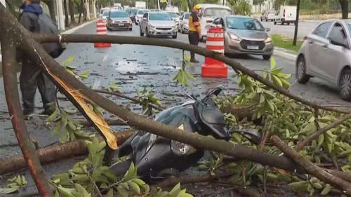 Primeiro aviso de tempestade em massa enviado por celular na região metropolitana de Porto Alegre
