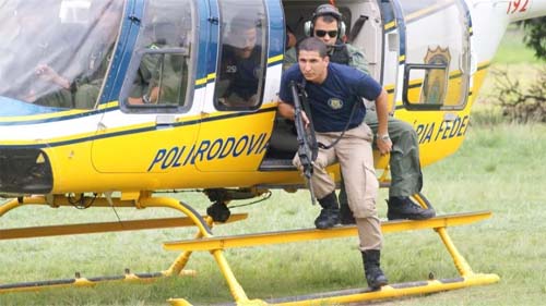 Agente da PRF morre após cair de viaduto em tentativa de assalto no Rio