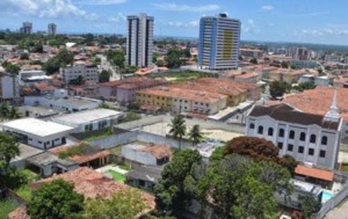 Taxa de mortalidade por covid na área nobre é quase 80% maior que na periferia de Maceió