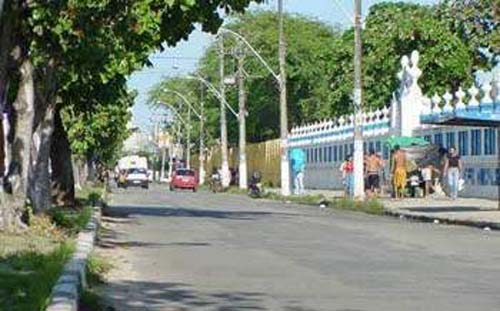 Bombeiros são acionados para socorrer criança presa em veículo