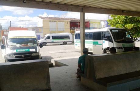 Mulher de Penedo leva tiro no rosto durante assalto a transporte complementar 