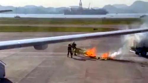 Balão cai e pega fogo na pista do aeroporto Santos Dumont no Rio