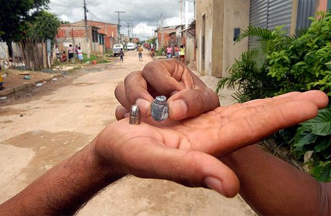 Atentado deixa adolescente morto e três feridos no Trapiche da Barra