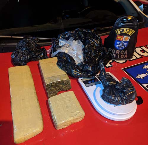 Polícia encontra balde enterrado com mais de 2 kg de maconha no Benedito Bentes