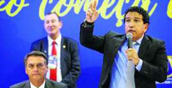 Pré-campanha de Bolsonaro se volta a eleitorado evangélico
