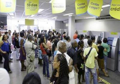 Banco do Brasil descumpre lei da fila diariamente