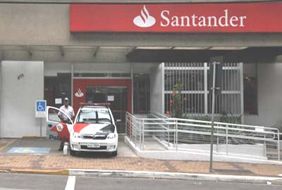 Santander informa demissão de 1.280, diz confederação de bancários 