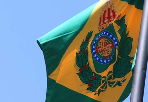 Fux determina retirada de bandeira imperial hasteada no Tribunal de Justiça do Mato Grosso do Sul 