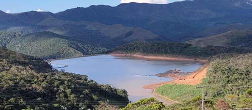 Em Minas, moradores temem barragens em dias de chuva