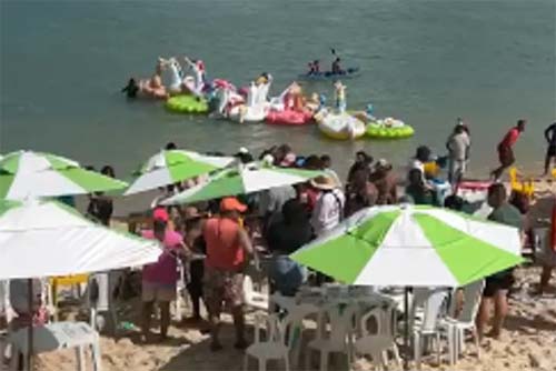 Duas pessoas são baleadas na praia da Barra de São Miguel, litoral Sul; adolescente morreu