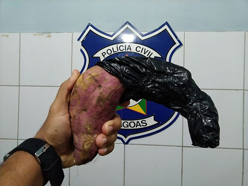 Homem que assaltava usando batata doce como arma é preso em Maceió