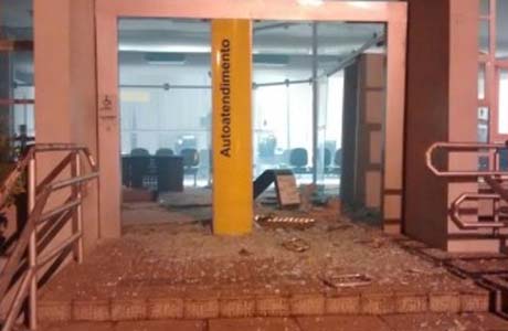 Criminosos explodem caixas eletrônicos do BB de Feira Grande