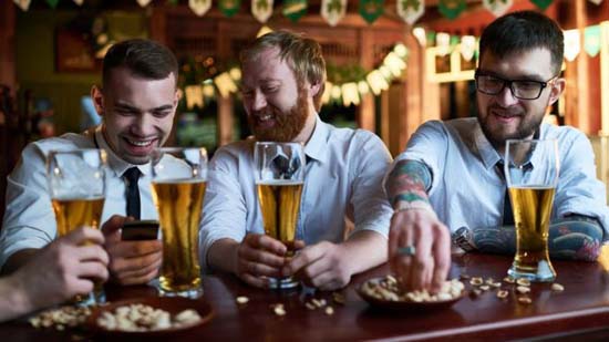 Beber álcool todo dia reduz expectativa de vida, aponta estudo britânico