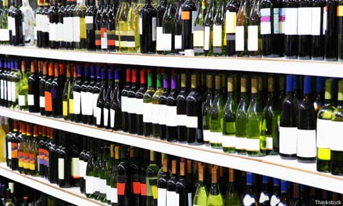 Políticos britânicos querem que bebidas venham com alertas de danos à saúde