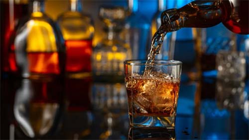 Pesquisa indica que até pequenas quantidades de bebidas alcoólicas podem elevar o risco de desenvolver Alzheimer
