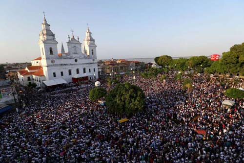 Círio de Nazaré reúne mais de 2 milhões de fiéis em Belém