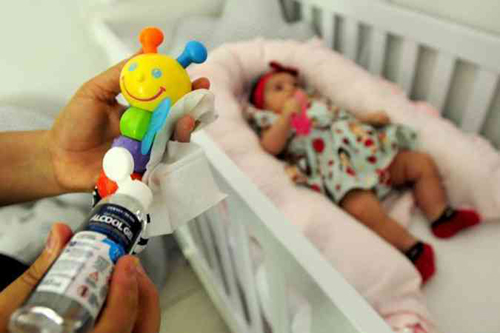 Celulares, computadores e maçanetas também precisam de higienização