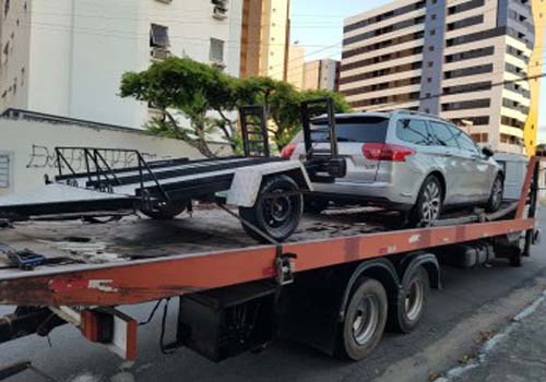 BPTran encontra droga dentro de BMW na Ponta Verde