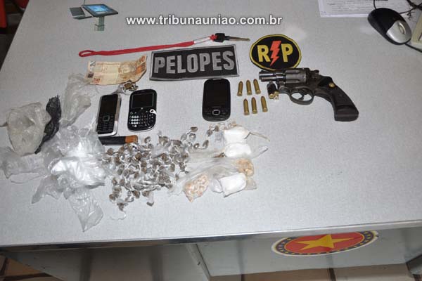 PM prende acusados de tráfico de drogas no Bairro Santa Fé na periferia de União dos Palmares