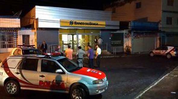 Bando explode cofre central de agência bancária em Boca da Mata