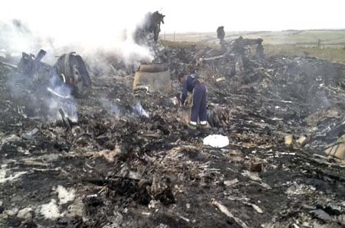 Avião da Malaysia Airlines com 295 pessoas cai na Ucrânia