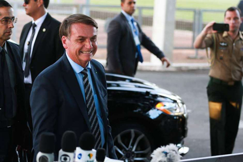 Bolsonaro ao ser cobrado por auxílio: 'Pede pro governador'