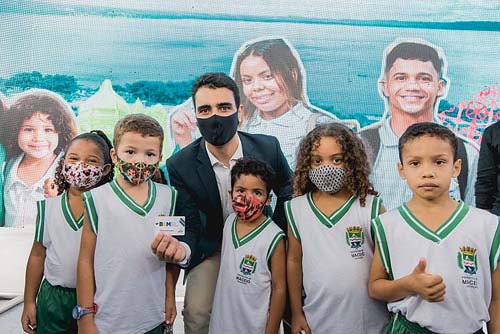 Prefeitura de Maceió lança Bolsa Escola Municipal, que atenderá mais de 53 mil estudantes