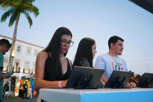 Governo de Alagoas garante 10 mil bolsas de cursos para alunos da rede estadual em parceria com o Google