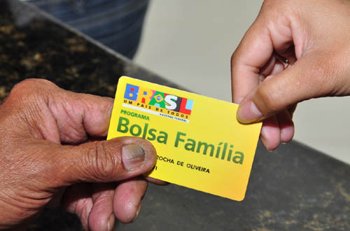 Beneficiários do Bolsa Família têm até amanhã para fazer recadastramento