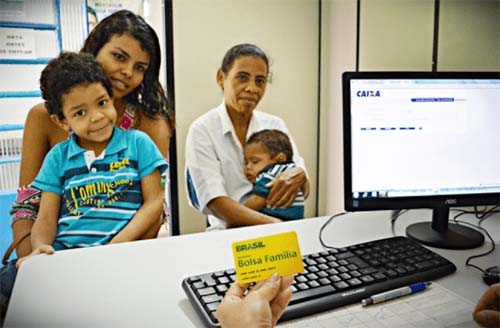 Mais de 700 maceioenses correm risco de perder Bolsa Família por falta de saque