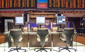 Bolsas aprofundam perdas com aumento dos ataques na Ucrânia; petróleo fecha a semana com alta de mais de 20%