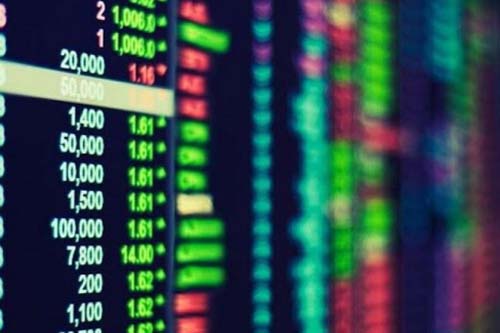 Semana termina no azul para Ibovespa, que acumula alta de 1,56%; dólar cai 1,36% no período