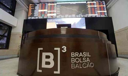 Ibovespa fecha em alta, mas ameniza ganhos com possível saída de Mandetta