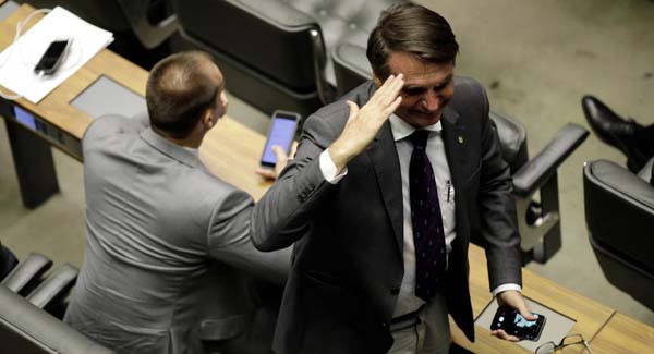 Operação Bolsonaro: como fazer de um ultradiretista um liberal respeitável