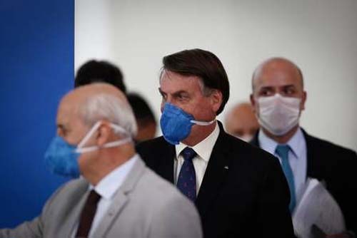 Lei que cria auxílio de R$ 600 a informais é publicada no 'Diário Oficial da União'