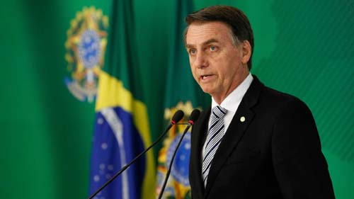 Bolsonaro promete melhorar a educação combatendo o 'lixo marxista'