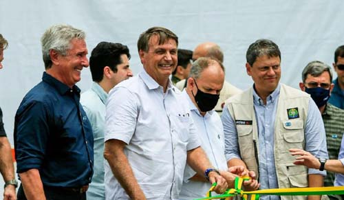 Bolsonaro e Collor inauguram ponte que beneficia 7 cidades de AL